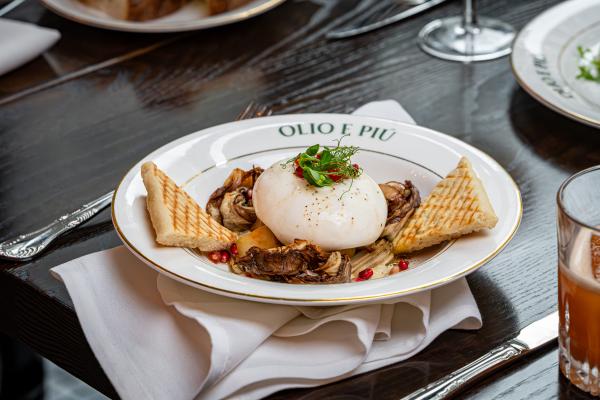 BURRATA, MELE, RADICCHIO E MELOGRANO