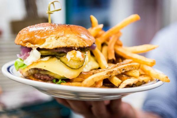 Duke_s_Counter_DC_burger.jpg
