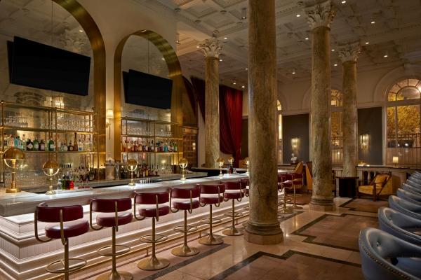 the bar at cafe riggs