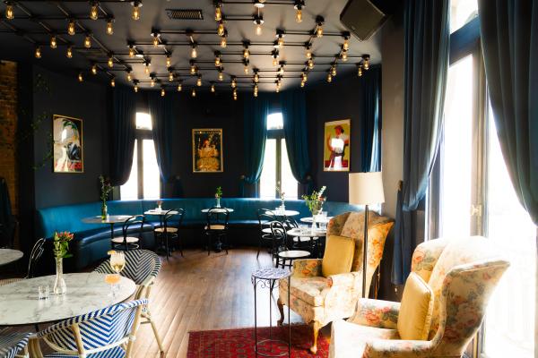 Second floor lounge