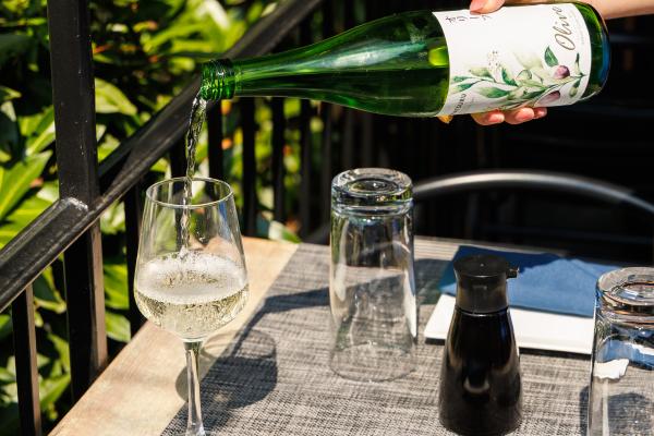 sake pour