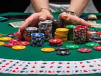 Apakah-Legal-untuk-Bermain-Situs-Poker-Dengan-Uang-Asli-1536x1025.jpg