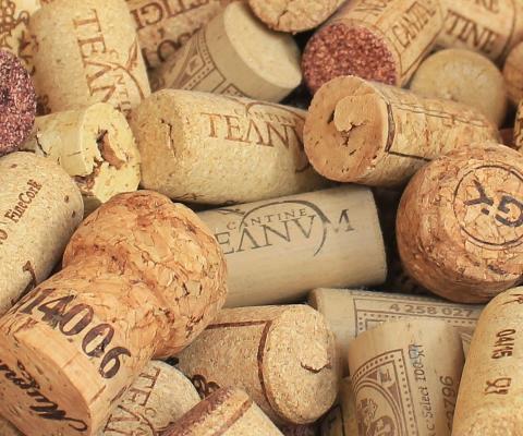 champagne-cork-1350404_1920.jpg